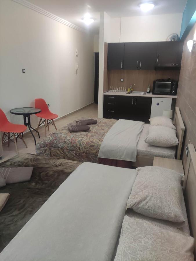 G M 3 Rooms Kentpo In The Heart Of The City Лариса Экстерьер фото